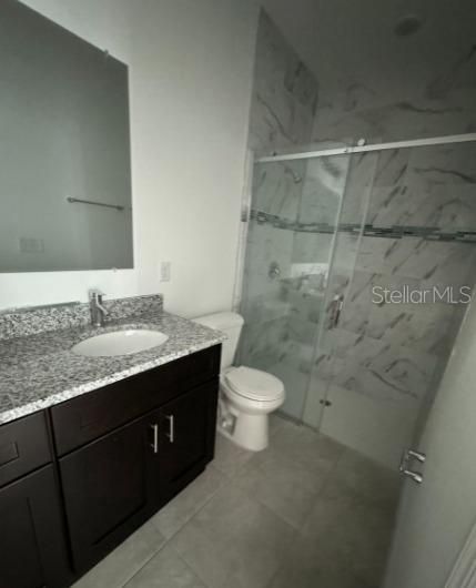 Activo con contrato: $245,000 (4 camas, 2 baños, 1580 Pies cuadrados)