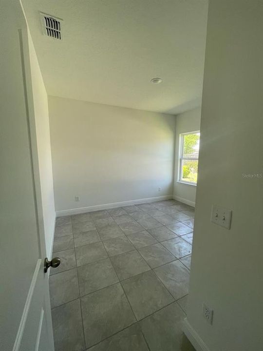 Activo con contrato: $245,000 (4 camas, 2 baños, 1580 Pies cuadrados)