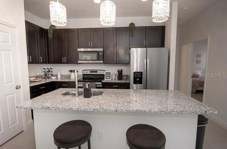 Activo con contrato: $245,000 (4 camas, 2 baños, 1580 Pies cuadrados)