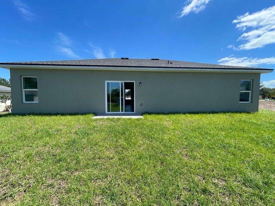 Activo con contrato: $245,000 (4 camas, 2 baños, 1580 Pies cuadrados)