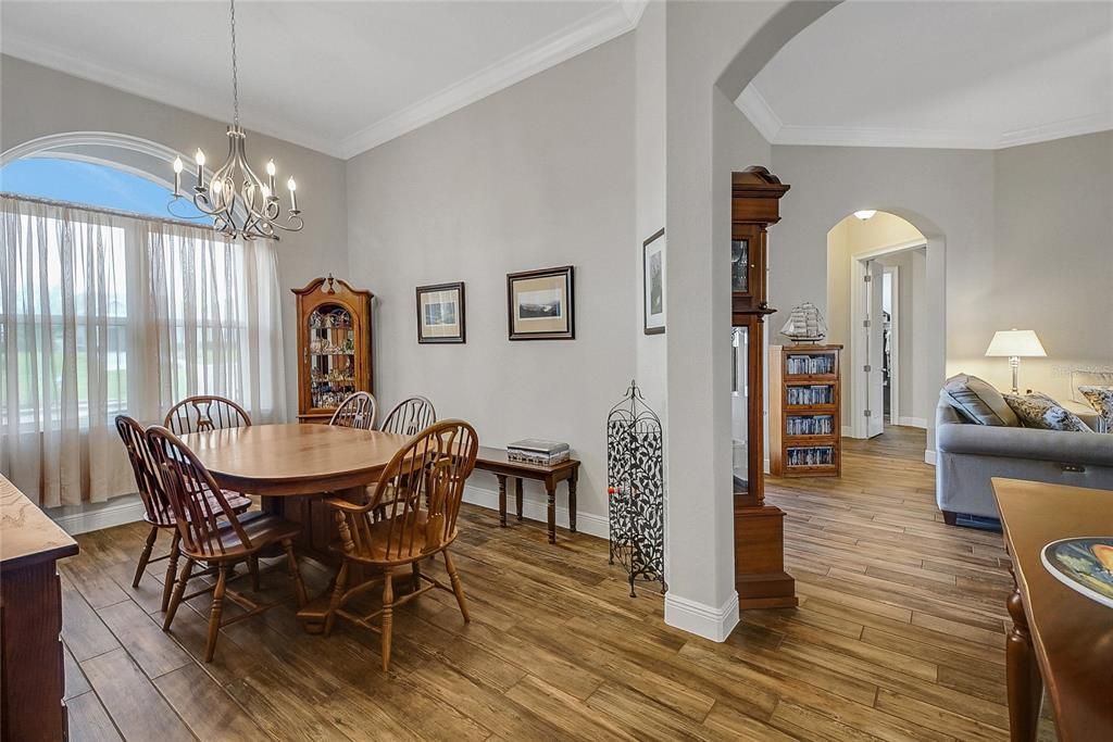 En Venta: $749,500 (4 camas, 3 baños, 3432 Pies cuadrados)