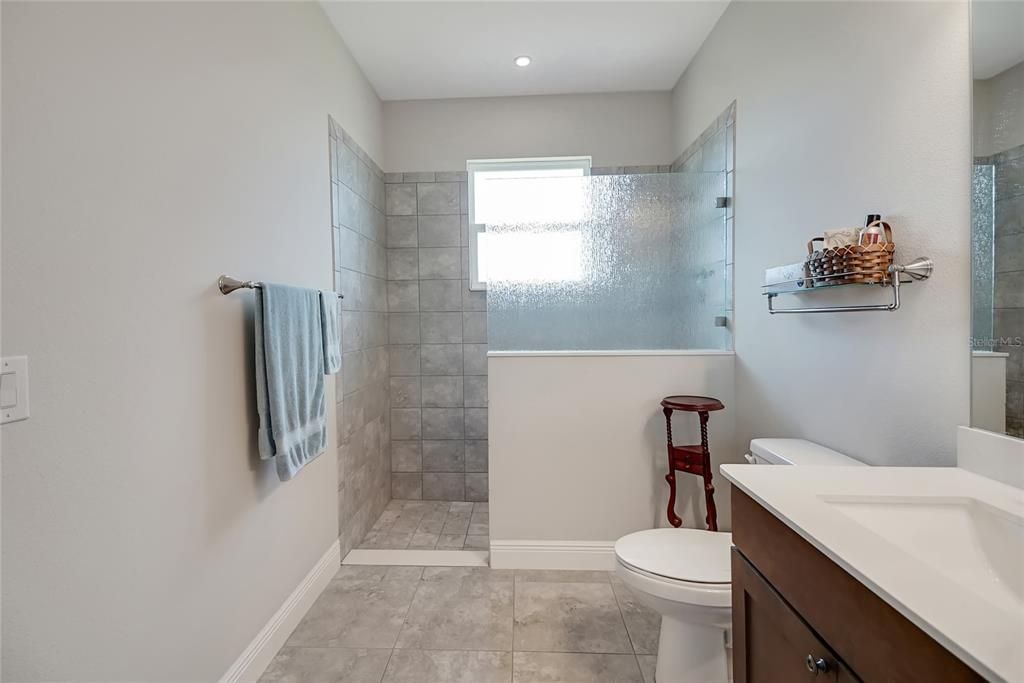 En Venta: $749,500 (4 camas, 3 baños, 3432 Pies cuadrados)