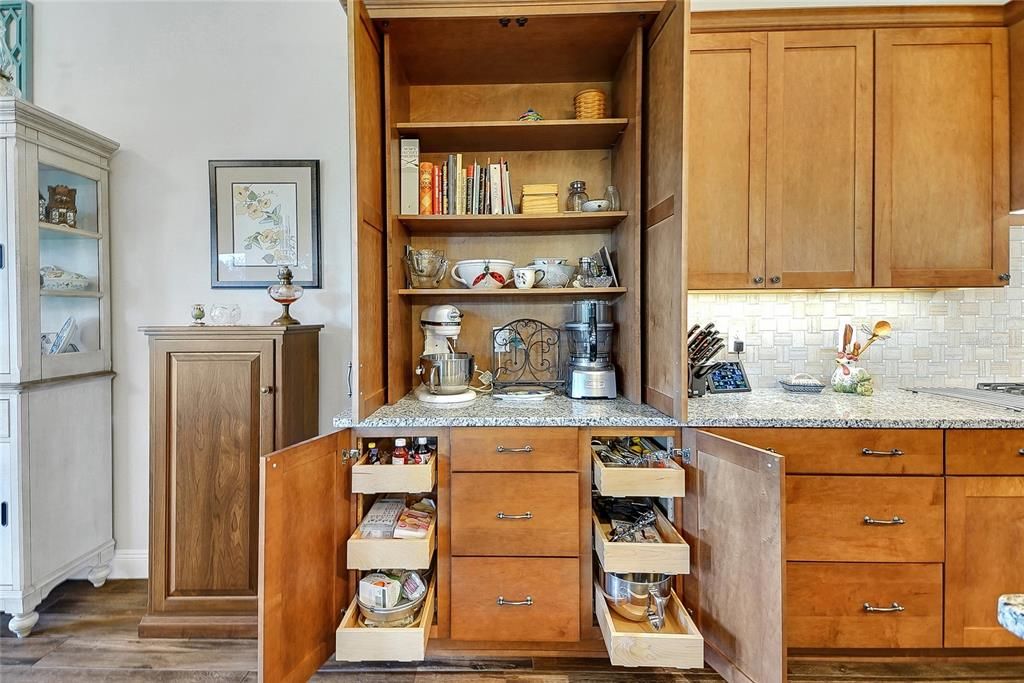 En Venta: $749,500 (4 camas, 3 baños, 3432 Pies cuadrados)