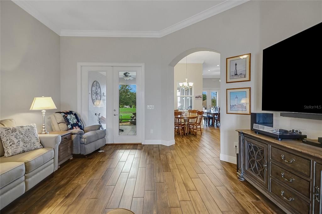 En Venta: $749,500 (4 camas, 3 baños, 3432 Pies cuadrados)