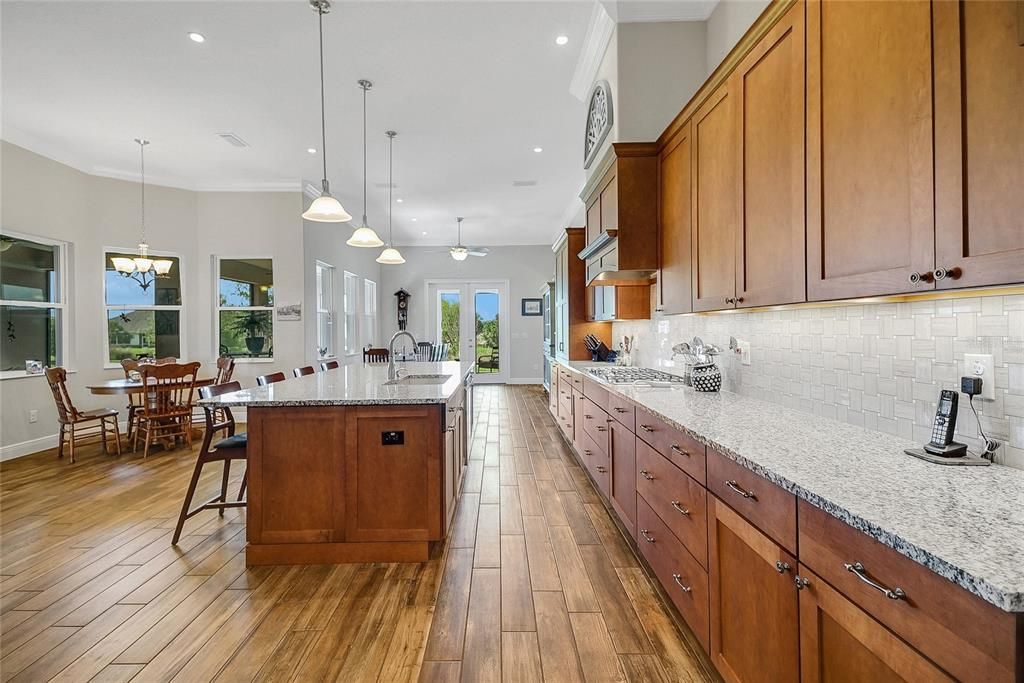 En Venta: $749,500 (4 camas, 3 baños, 3432 Pies cuadrados)