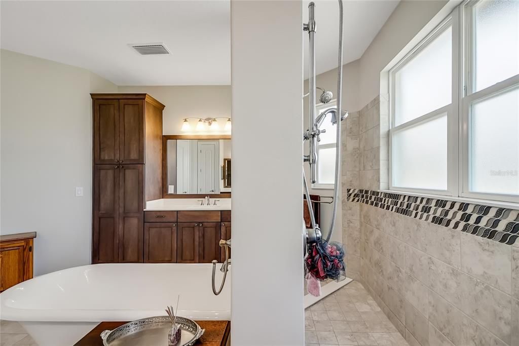 En Venta: $749,500 (4 camas, 3 baños, 3432 Pies cuadrados)