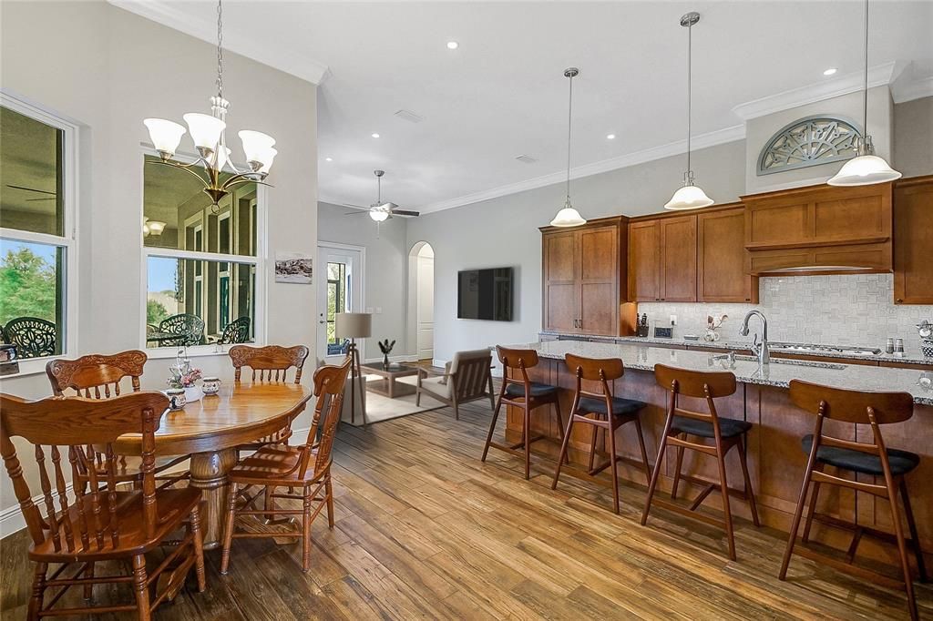 En Venta: $749,500 (4 camas, 3 baños, 3432 Pies cuadrados)