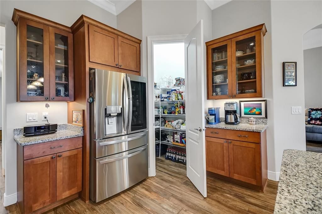 En Venta: $749,500 (4 camas, 3 baños, 3432 Pies cuadrados)