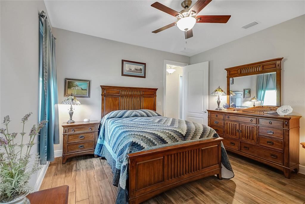 En Venta: $749,500 (4 camas, 3 baños, 3432 Pies cuadrados)