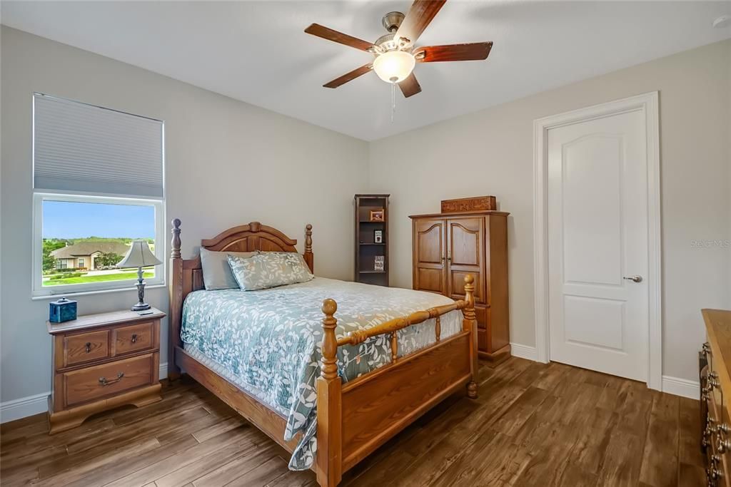 En Venta: $749,500 (4 camas, 3 baños, 3432 Pies cuadrados)