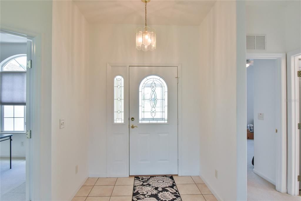 合同活跃: $200,000 (2 贝兹, 2 浴室, 1673 平方英尺)