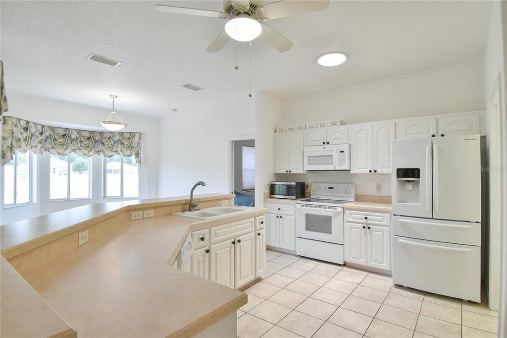 合同活跃: $200,000 (2 贝兹, 2 浴室, 1673 平方英尺)