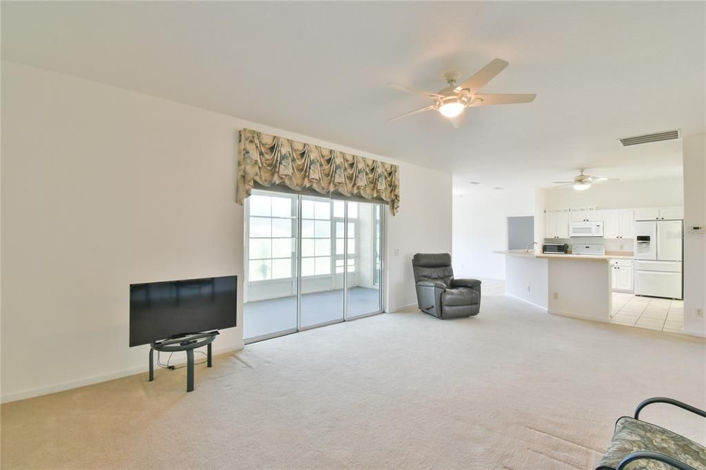 合同活跃: $200,000 (2 贝兹, 2 浴室, 1673 平方英尺)