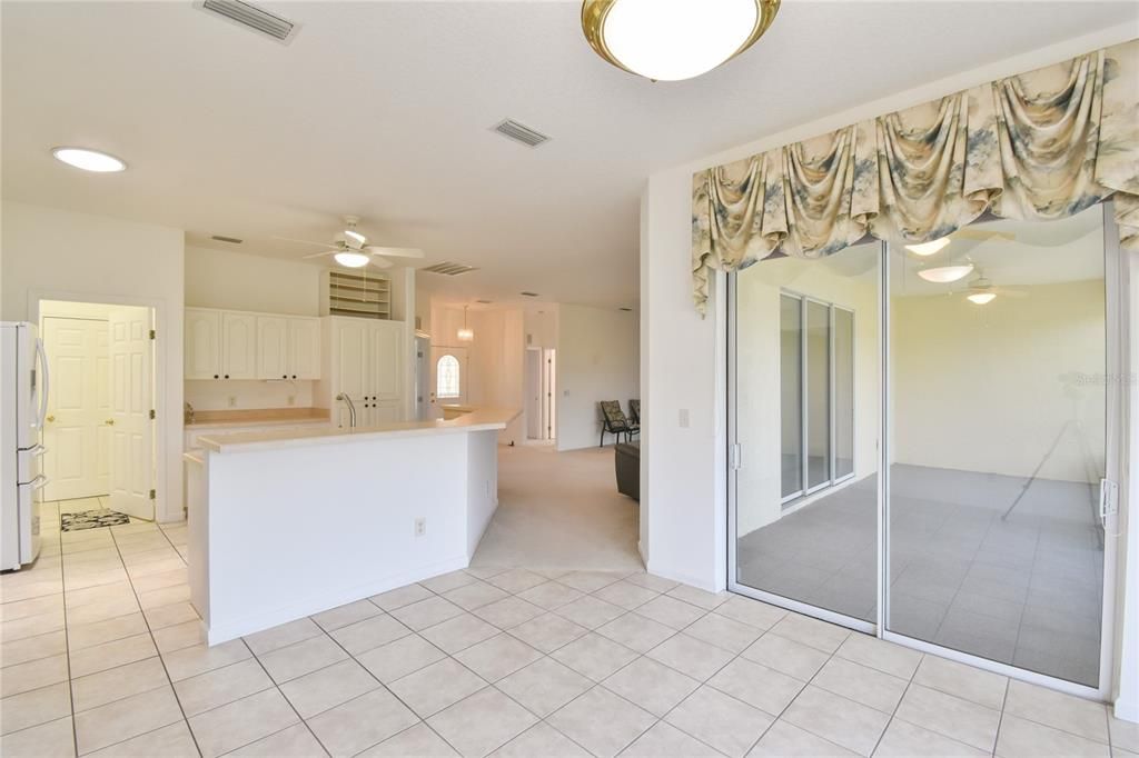 合同活跃: $200,000 (2 贝兹, 2 浴室, 1673 平方英尺)