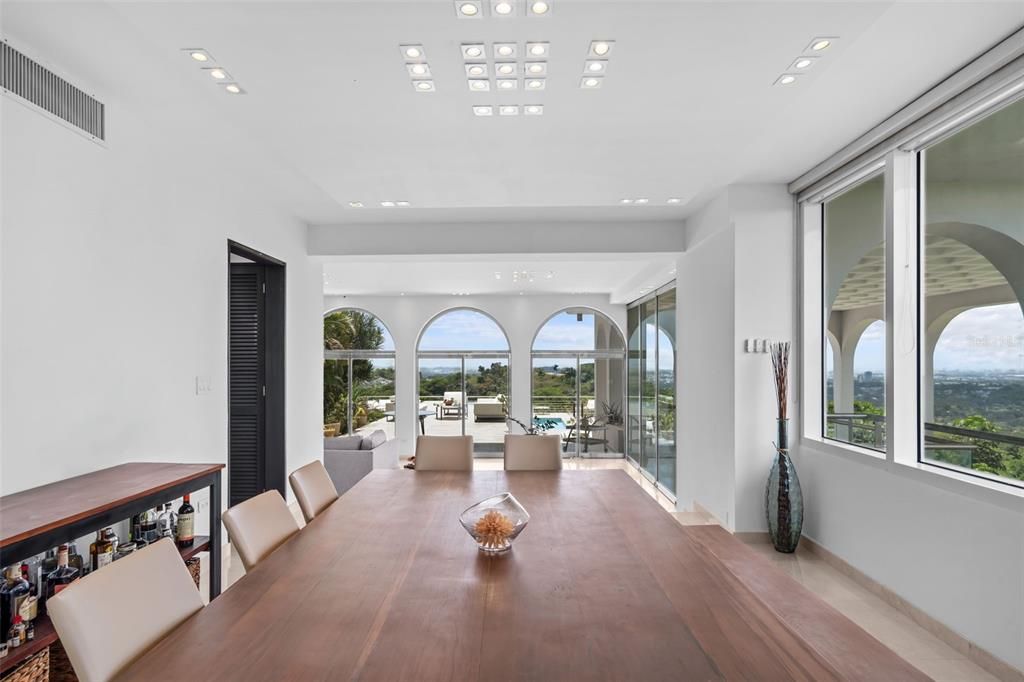 На продажу: $4,400,000 (5 спален, 4 ванн, 5489 Квадратных фут)