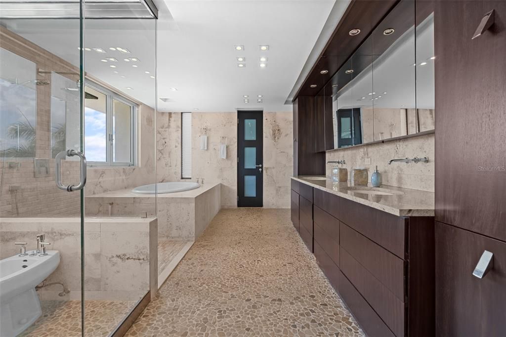 На продажу: $4,400,000 (5 спален, 4 ванн, 5489 Квадратных фут)