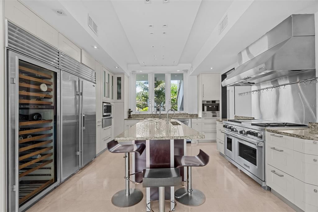 На продажу: $4,400,000 (5 спален, 4 ванн, 5489 Квадратных фут)