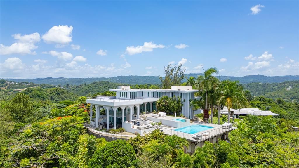 На продажу: $4,400,000 (5 спален, 4 ванн, 5489 Квадратных фут)