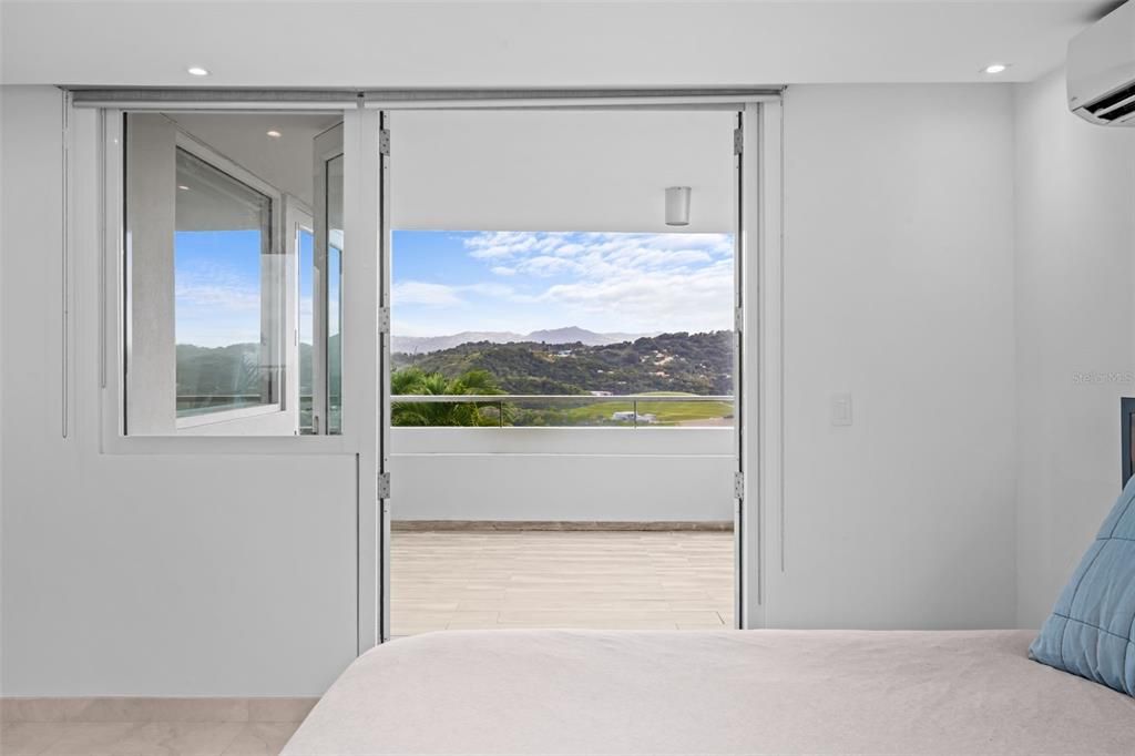 На продажу: $4,400,000 (5 спален, 4 ванн, 5489 Квадратных фут)