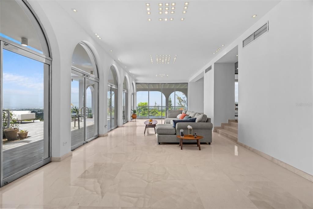 На продажу: $4,400,000 (5 спален, 4 ванн, 5489 Квадратных фут)