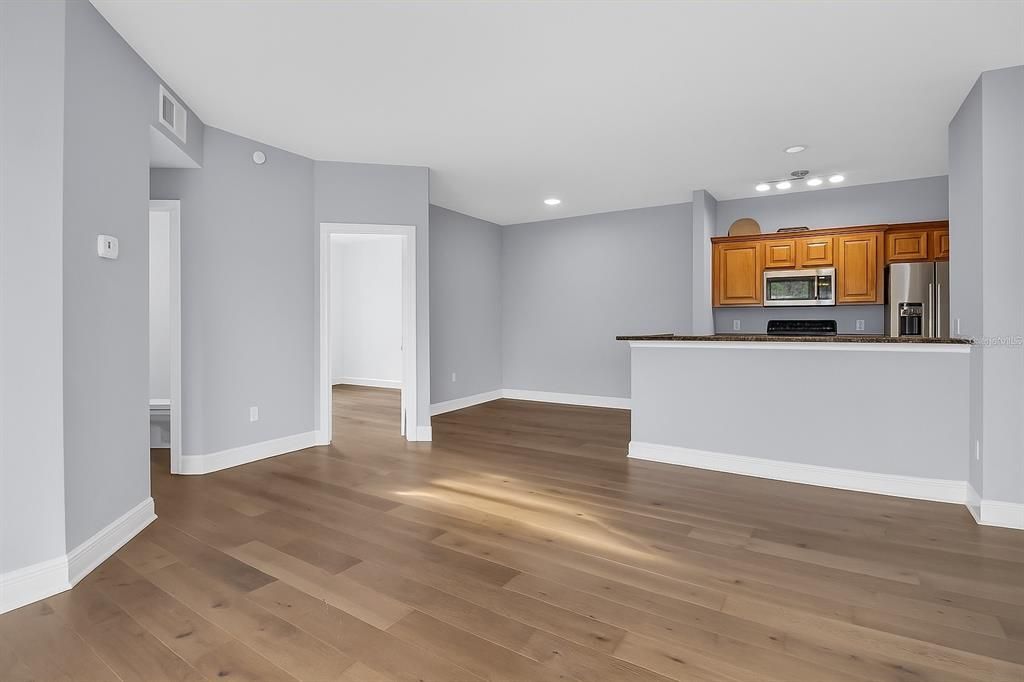 Active With Contract: $1,650 (2 beds, 1 baths, 838 Square Feet)