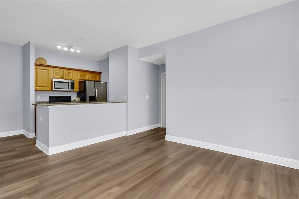 Active With Contract: $1,650 (2 beds, 1 baths, 838 Square Feet)