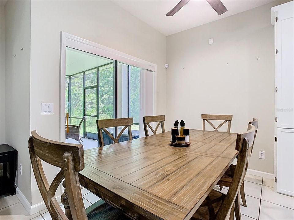 合同活跃: $2,800 (3 贝兹, 2 浴室, 2039 平方英尺)