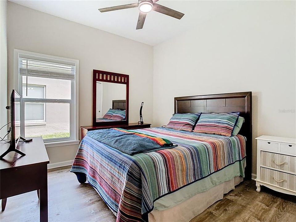 合同活跃: $2,800 (3 贝兹, 2 浴室, 2039 平方英尺)