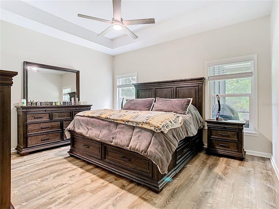 合同活跃: $2,800 (3 贝兹, 2 浴室, 2039 平方英尺)