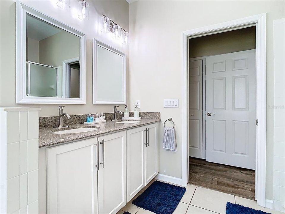 合同活跃: $2,800 (3 贝兹, 2 浴室, 2039 平方英尺)