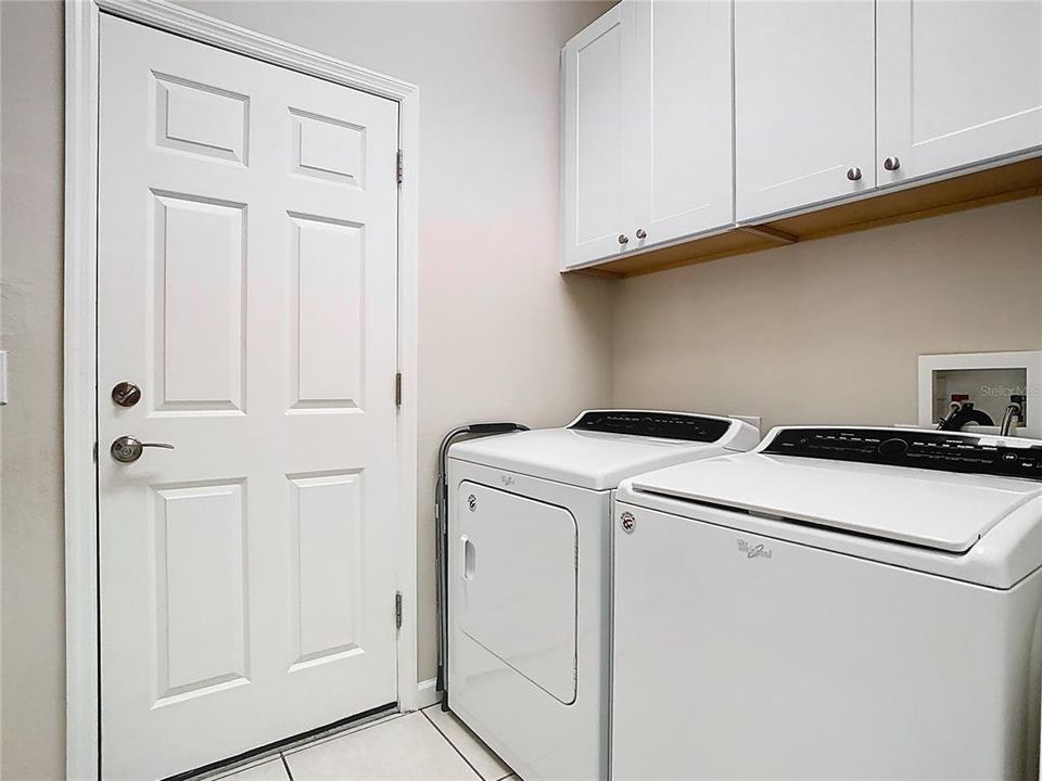 合同活跃: $2,800 (3 贝兹, 2 浴室, 2039 平方英尺)