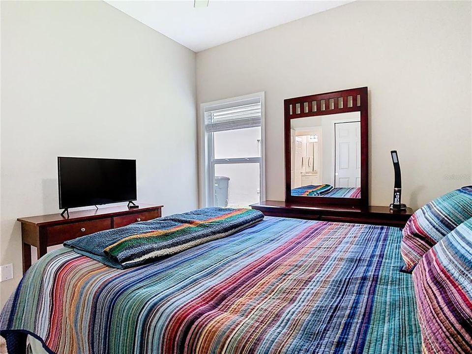 合同活跃: $2,800 (3 贝兹, 2 浴室, 2039 平方英尺)