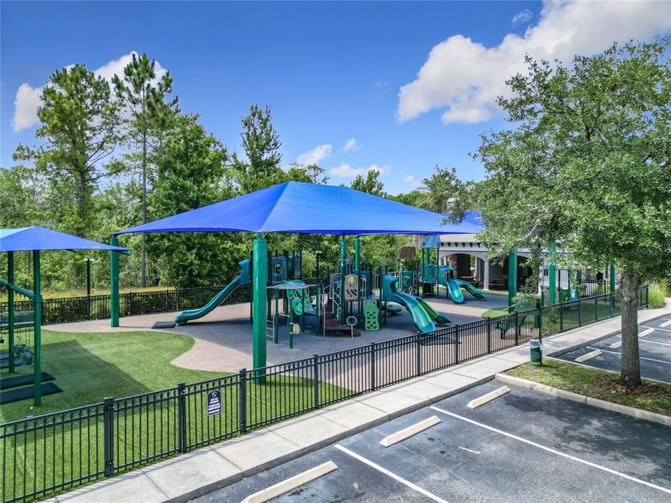 合同活跃: $2,800 (3 贝兹, 2 浴室, 2039 平方英尺)