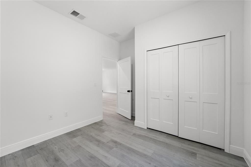 Activo con contrato: $279,000 (4 camas, 2 baños, 1774 Pies cuadrados)