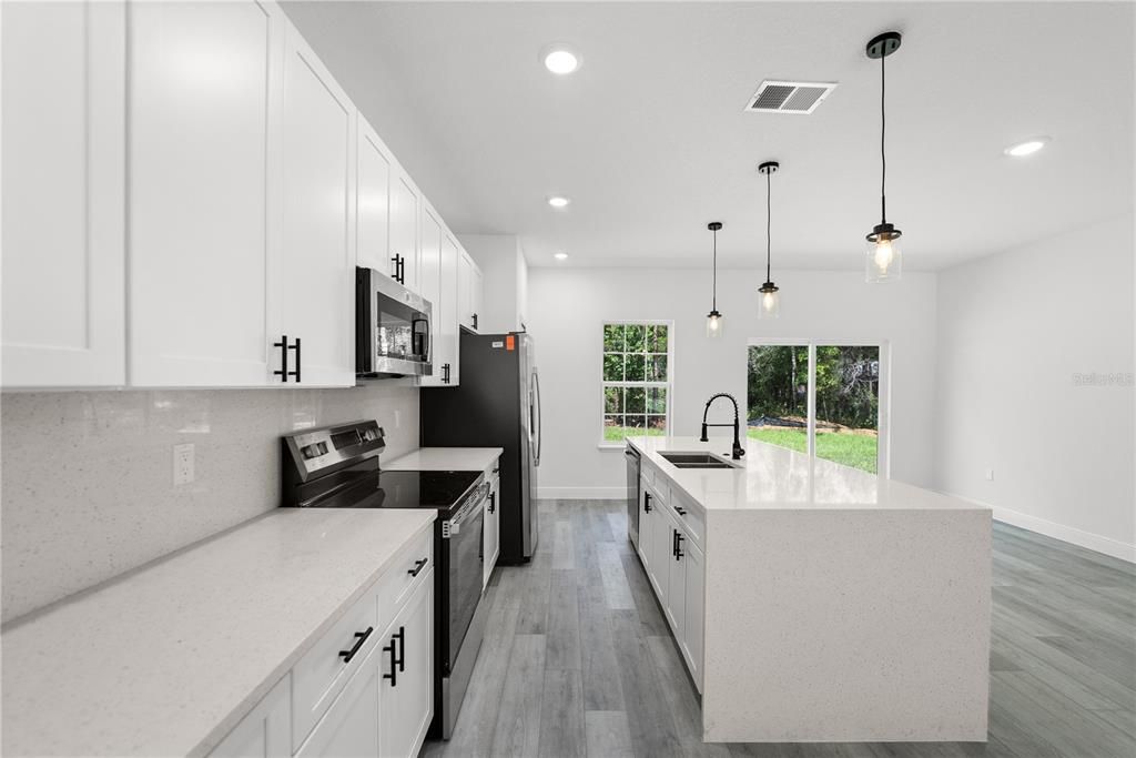 Activo con contrato: $279,000 (4 camas, 2 baños, 1774 Pies cuadrados)