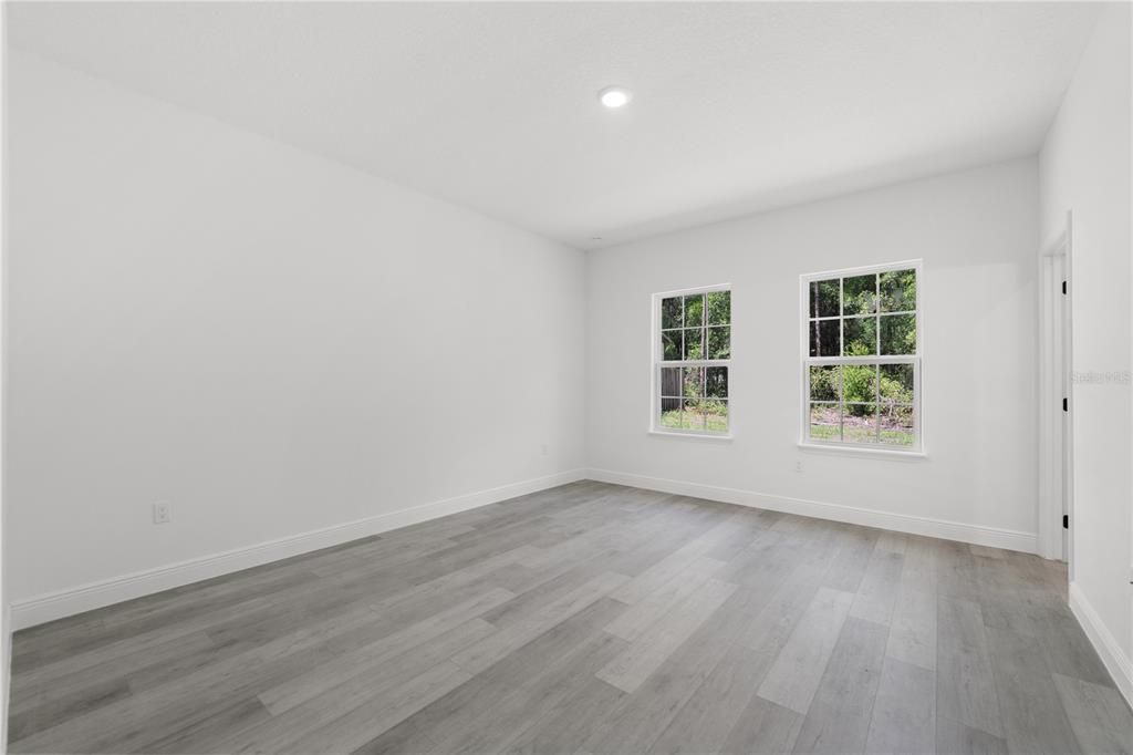 Activo con contrato: $279,000 (4 camas, 2 baños, 1774 Pies cuadrados)