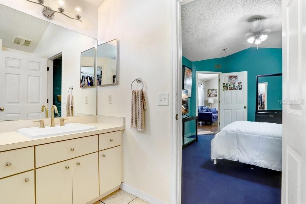 For Sale: $329,900 (3 beds, 2 baths, 1328 Square Feet)