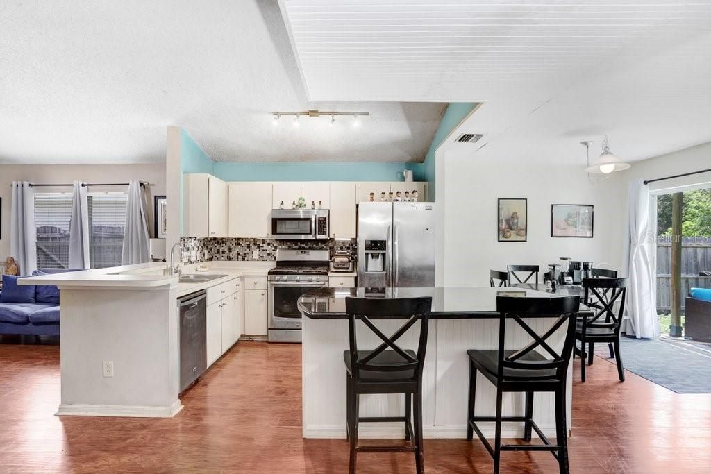 For Sale: $329,900 (3 beds, 2 baths, 1328 Square Feet)