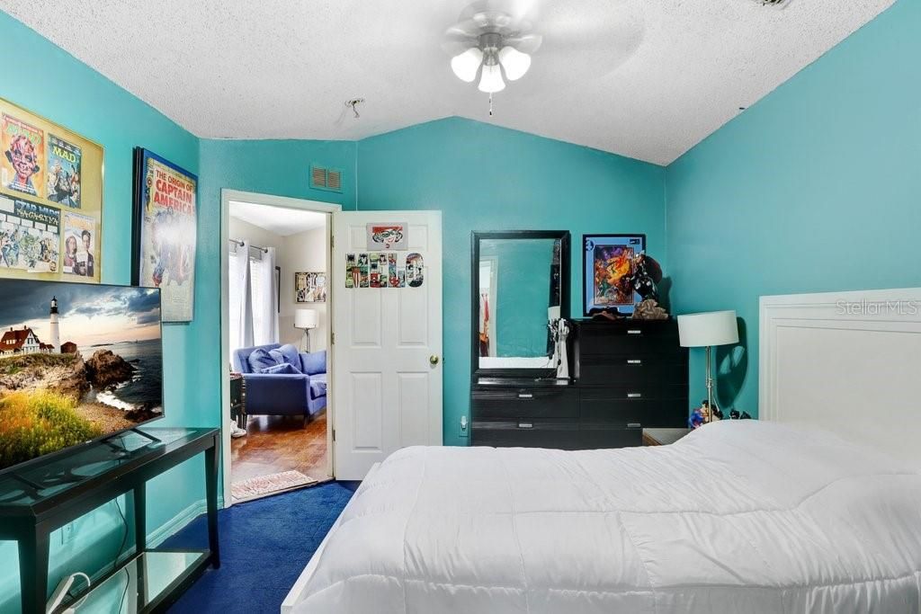 For Sale: $329,900 (3 beds, 2 baths, 1328 Square Feet)