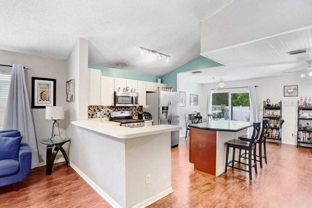 For Sale: $329,900 (3 beds, 2 baths, 1328 Square Feet)