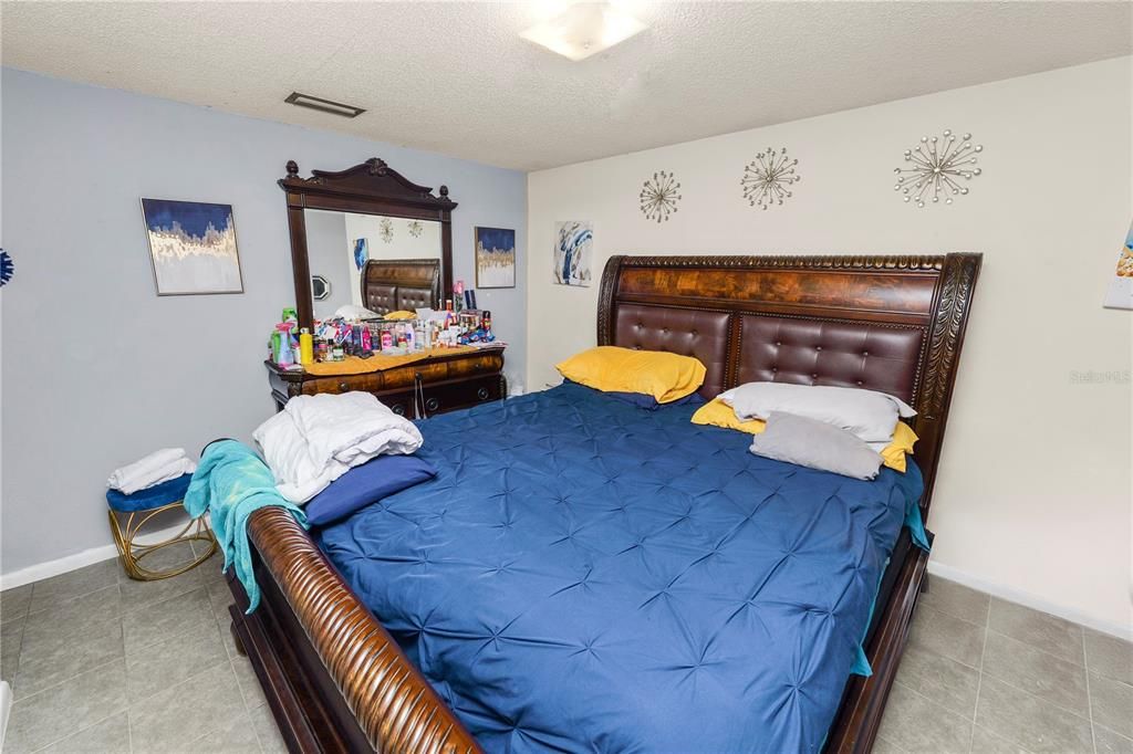 For Sale: $339,000 (0 beds, 0 baths, 1922 Square Feet)