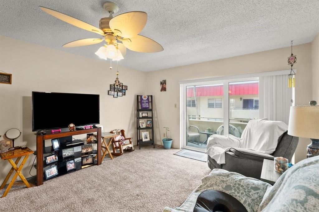 Active With Contract: $130,000 (2 beds, 2 baths, 1005 Square Feet)