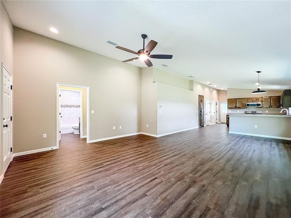 待售: $260,000 (3 贝兹, 2 浴室, 1561 平方英尺)