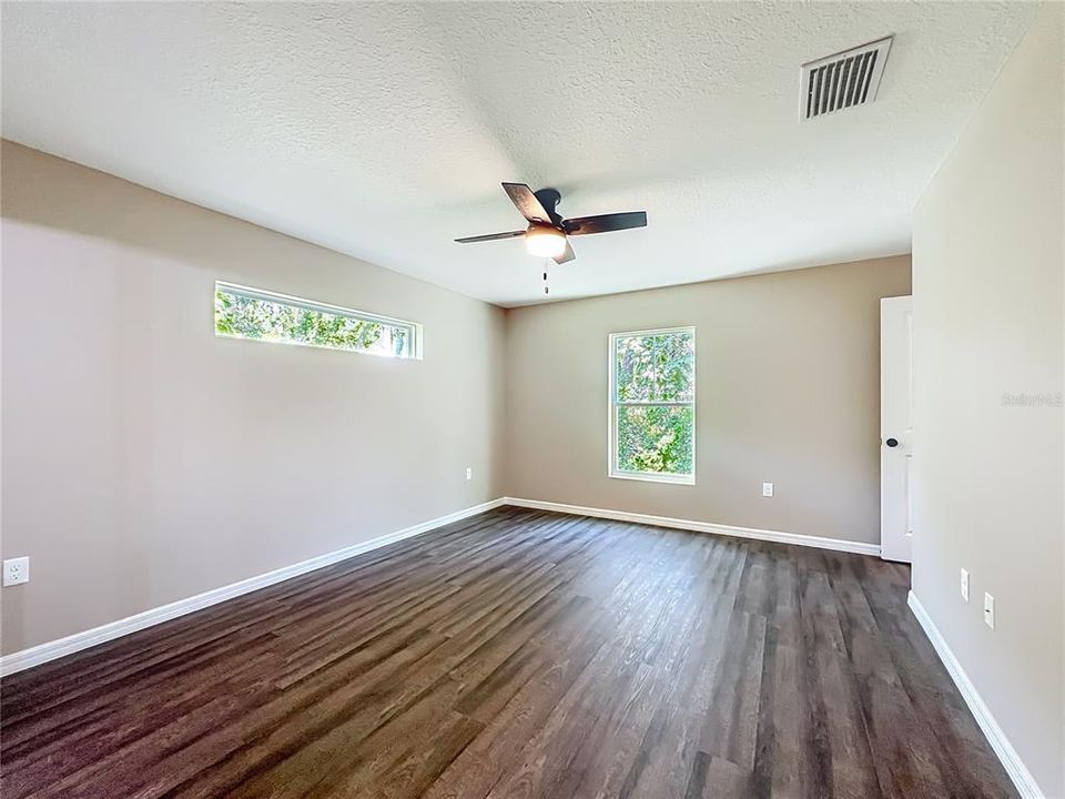 待售: $260,000 (3 贝兹, 2 浴室, 1561 平方英尺)