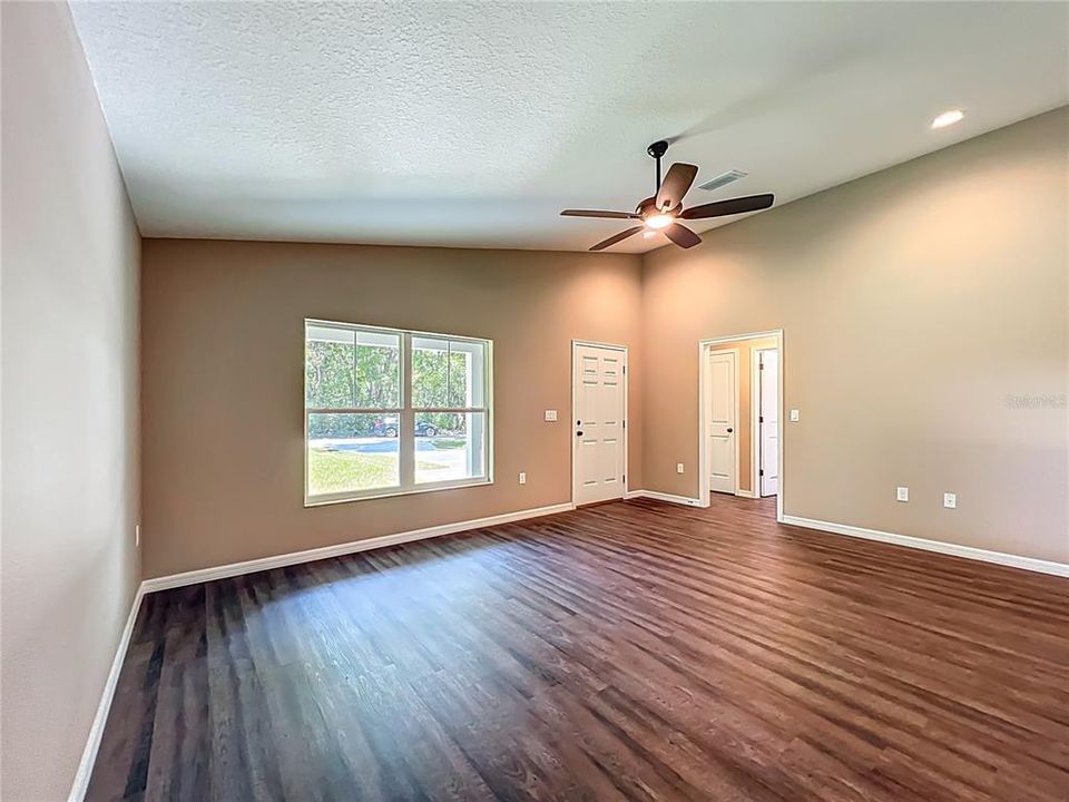 待售: $260,000 (3 贝兹, 2 浴室, 1561 平方英尺)