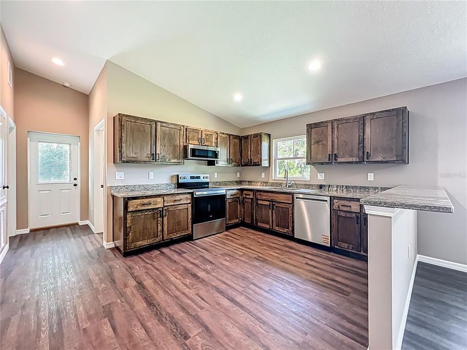 待售: $260,000 (3 贝兹, 2 浴室, 1561 平方英尺)