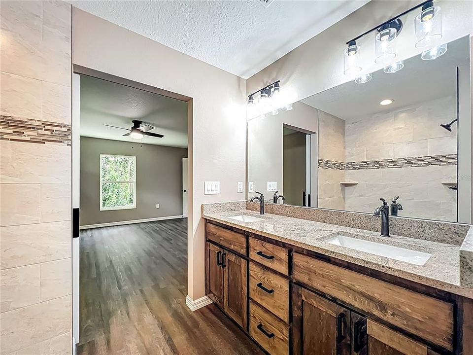 待售: $260,000 (3 贝兹, 2 浴室, 1561 平方英尺)