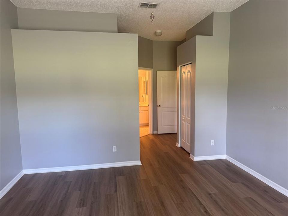 合同活跃: $2,200 (2 贝兹, 2 浴室, 1612 平方英尺)