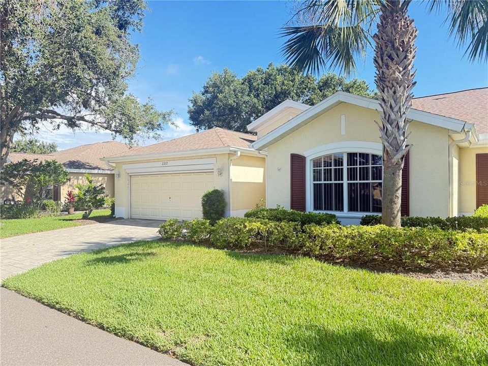 合同活跃: $2,200 (2 贝兹, 2 浴室, 1612 平方英尺)