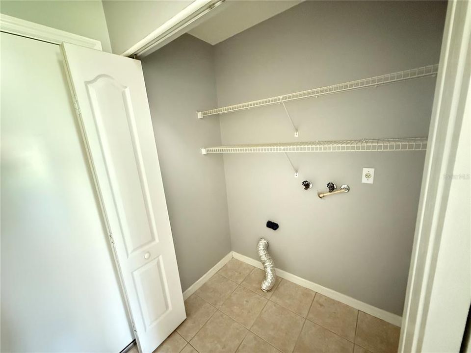 合同活跃: $2,200 (2 贝兹, 2 浴室, 1612 平方英尺)